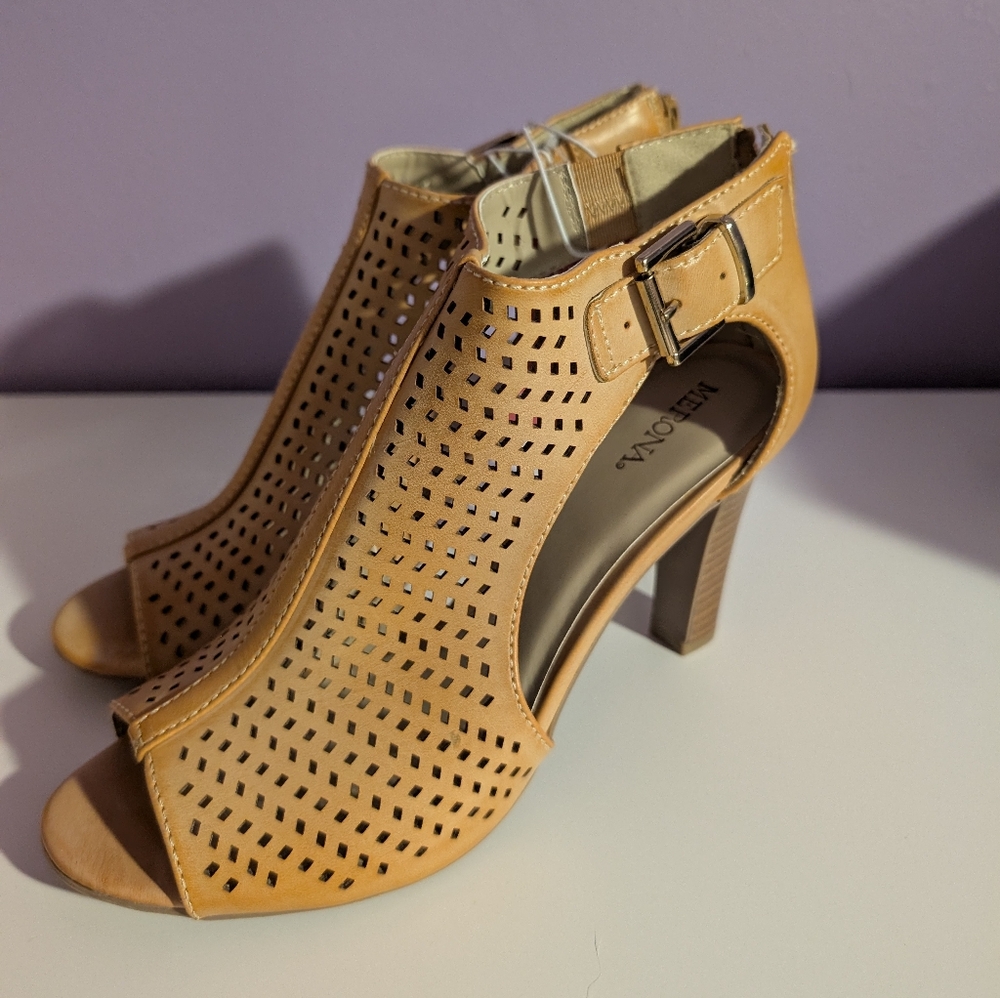Merona Size 8.5 Honey Maddie Heels